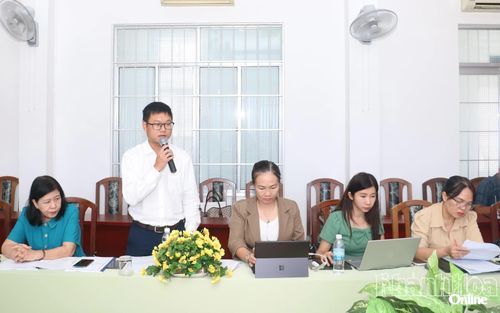 Đại diện phường Bắc Cam Ranh phát biểu ý kiến.
