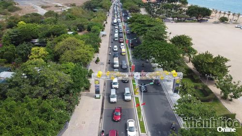Việc đầu tư cầu đi bộ qua đường Trần Phú là cần thiết.