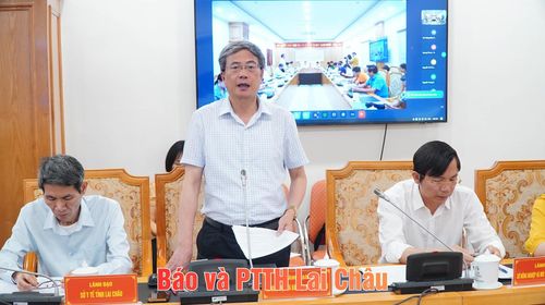 Đồng chí Mạc Quang Dũng - Giám đốc Sở Giáo dục và Đào tạo cung cấp thông tin tại buổi họp báo.