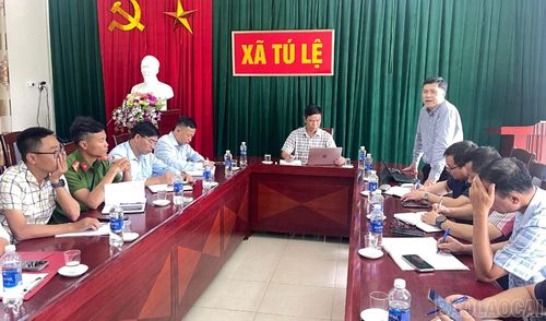 Lãnh đạo các sở phát biểu tại buổi làm việc.