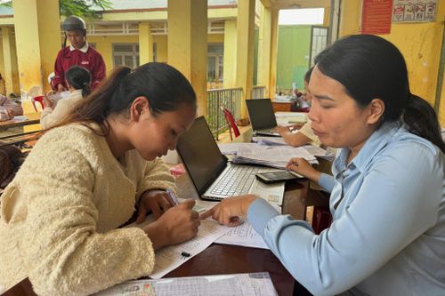 Rà soát nhu cầu học tập trên địa bàn có 1.600 em. Hiện nay Trường đã nhận hơn 1.099 hồ sơ trong khi chỉ tiêu tuyển sinh là 900 học sinh.
