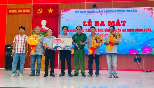 Lễ ra mắt mô hình “Ngư dân phường Bình Thuận ra khơi đúng luật, về bờ an toàn”.