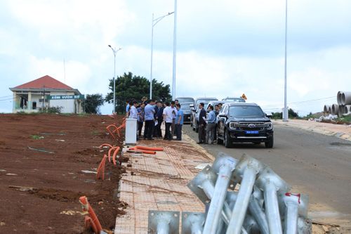 Lãnh đạo tỉnh Lâm Đồng chỉ đạo quan tâm hoàn thiện các khu tái định cư, phục vụ người dân bị thu hồi đất 2 dự án cao tốc lớn