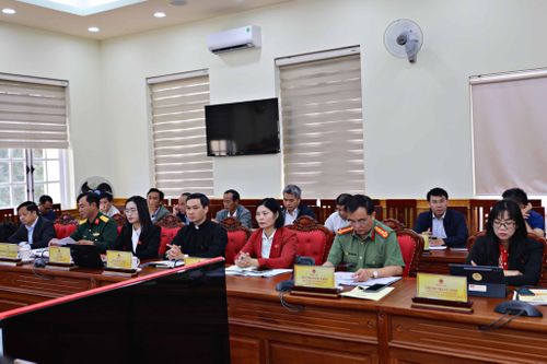Các đại biểu tham dự buổi làm việc