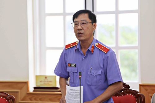 Phó Viện trưởng Viện Kiểm sát nhân dân tỉnh Lại Hồng Thanh phát biểu thảo luận tại buổi làm việc