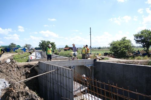 Ban Quản lý dự án đầu tư xây dựng khu vực Đức Trọng đang yêu cầu các nhà thầu lập tiến độ chi tiết theo từng tháng, tăng cường nhân lực tại các công trình trọng điểm