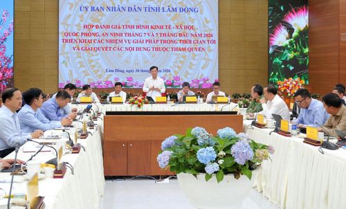 Ủy viên Ban Chấp hành Trung ương Đảng, Phó Bí thư Tỉnh ủy, Chủ tịch UBND tỉnh Hồ Văn Mười chỉ đạo các địa phương đẩy nhanh tiến độ giải ngân vốn đầu tư công