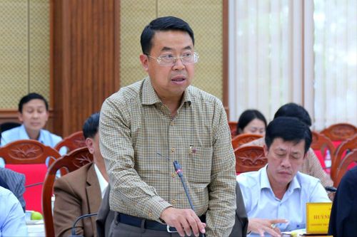 Giám đốc Sở Văn hóa, Thể thao và Du lịch Tôn Thiện San thông tin về kế hoạch triển khai chương trình Festival Hoa Đà Lạt