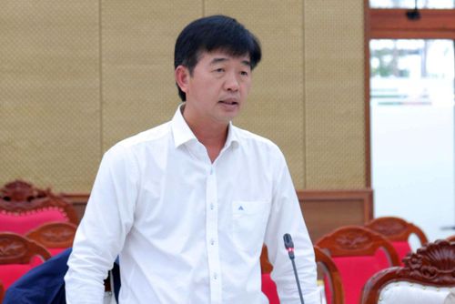 Giám đốc Sở Nông nghiệp và Môi trường Phan Nguyễn Hoàng Tân báo cáo tiến độ thực hiện các lĩnh vực liên quan
