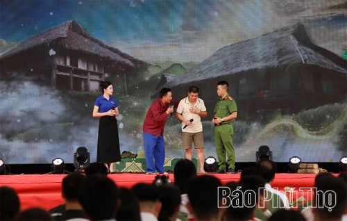 Tiểu phẩm “Ánh sáng nơi bản Mường” của thành viên mô hình "Đội tuyên truyền đảm bảo ANTT, phòng chống tội phạm và tệ nạn xã hội".