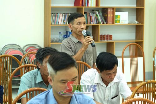Cử tri bản Bom Phung kiến nghị.