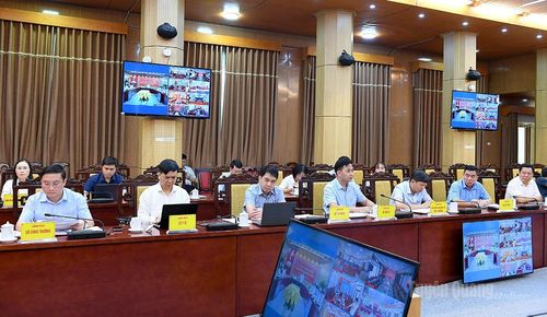 Lãnh đạo các sở, ngành dự hội nghị.