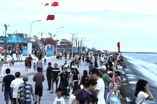 Đối với du lịch biển, tỉnh định hướng khai thác hiệu quả cảnh quan và hệ sinh thái vùng ven biển để hình thành các sản phẩm du lịch đặc trưng.