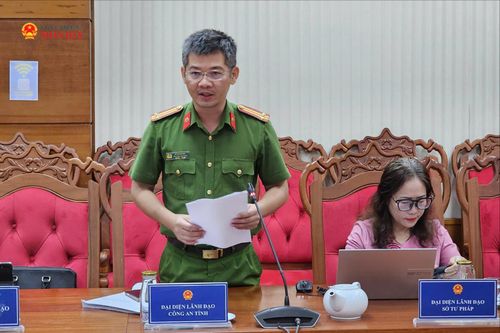 Phó Chánh văn phòng Cơ quan Cảnh sát điều tra Công an tỉnh Đắk Lắk Võ Quang Duy phát biểu tại hội nghị