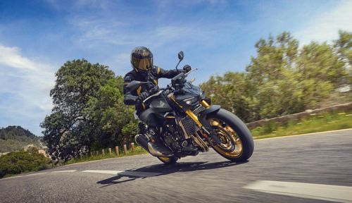 CB1000 Hornet gặp 2 vấn đề liên quan đến hệ thống nhiên liệu và động cơ. Ảnh: Honda