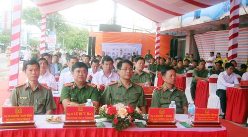 Các đại biểu dự lễ khởi công.