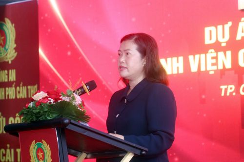 Bà Nguyễn Thị Ngọc Điệp, Phó Chủ tịch UBND TP Cần Thơ phát biểu tại lễ khởi công.