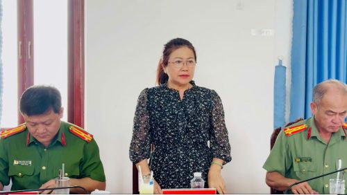 Đại diện các đơn vị phát biểu.