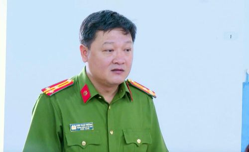 Thượng tá Đinh Xuân Trường, Trưởng Công an Đặc khu Phú Quốc phát biểu tại buổi làm việc.
