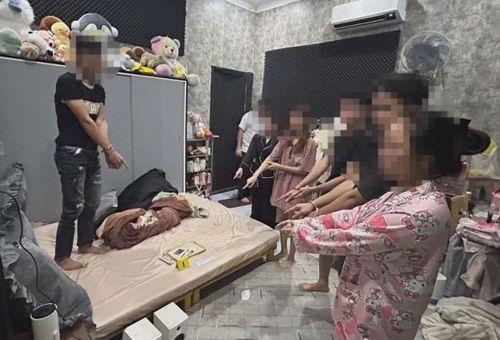  Các đối tượng lúc mới bị bắt. 