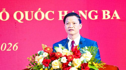 Đồng chí Vương Quốc Tuấn, Chủ tịch UBND tỉnh Thái Nguyên phát biểu chúc mừng tại buổi lễ.
