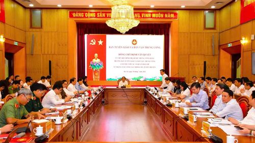 Các đại biểu tại buổi làm việc.