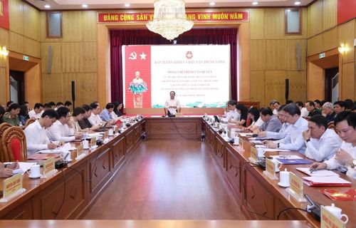 Các đại biểu tại cuộc họp.