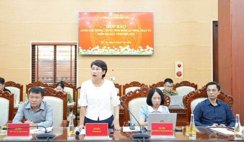 Phóng viên Thúy Hiền - Ban Thời sự, Truyền hình ANTV, Cục truyền thống CAND phát biểu tại buổi họp báo.