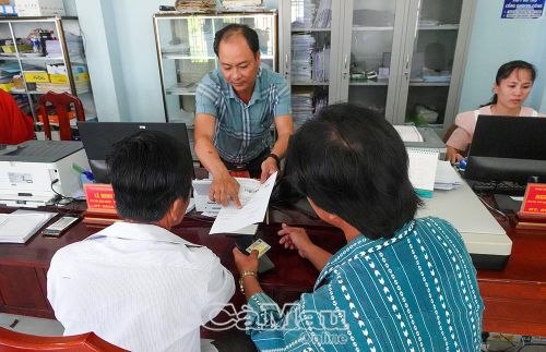 Tại xã Ðông Hải, cải cách thủ tục hành chính được xác định bắt đầu từ sự thuận tiện của người dân, nhất là người có công, người cao tuổi.