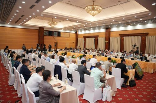 Các đại biểu tham dự diễn đàn.