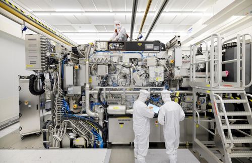 Vị thế thống trị trong thị trường sản xuất thiết bị bán dẫn của ASML (Hà Lan) có thể bị thu hẹp trong thập niên tới. Ảnh: ASML