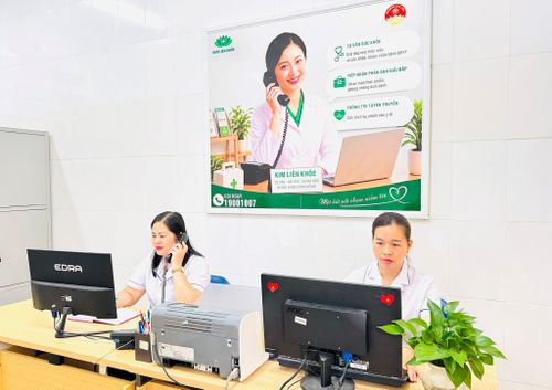 Tổng đài “Kim Liên khỏe” hoạt động qua số hotline 19001807 và tiếp nhận cuộc gọi từ 8-21h các ngày trong tuần. Ảnh: Nguyên Bảo