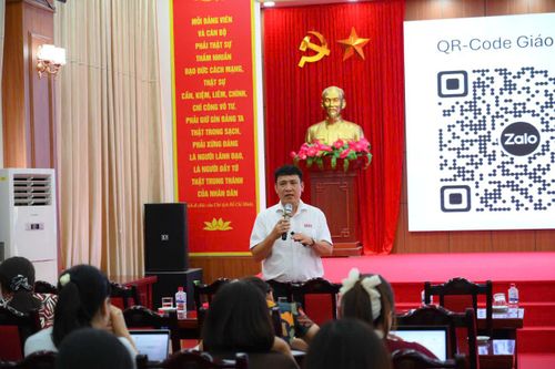 Từ những lớp "Bình dân học vụ số", AI và kỹ năng số đang đến gần hơn với người dân, góp phần thu hẹp khoảng cách số và thúc đẩy chuyển đổi số từ cơ sở. Ảnh: NVCC