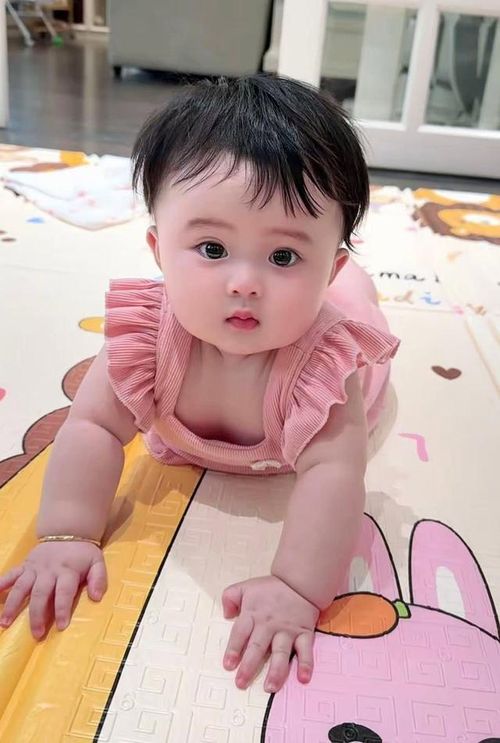 Anh mong muốn con có tuổi thơ hồn nhiên, được phát triển tự nhiên và cảm nhận đầy đủ tình yêu thương của gia đình.