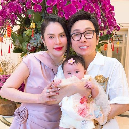 Sau nhiều năm hoạt động nghệ thuật, NSƯT Vũ Luân vẫn miệt mài với sân khấu cải lương và các dự án gìn giữ bộ môn nghệ thuật truyền thống. Tuy nhiên, khác với trước đây, anh luôn ưu tiên dành khoảng thời gian nhất định cho gia đình sau mỗi chuyến lưu diễn hay lịch làm việc dày đặc. Nam nghệ sĩ cho rằng gia đình là nguồn năng lượng tích cực giúp anh có thêm động lực cống hiến. Những tiếng cười của con gái sau mỗi ngày làm việc trở thành món quà tinh thần quý giá, giúp anh cảm thấy mọi vất vả đều xứng đáng.