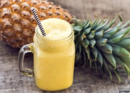 Trong trường hợp bạn đang điều trị bệnh bằng thuốc thì không nên uống quá nhiều nước ép dứa vì axit trong dứa làm dung hòa và giảm hiệu quả của thuốc.