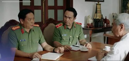 Thiếu tướng Trần Phương đưa ra chủ trương bóc gỡ toàn bộ đường dây chống phá. Ảnh VTV