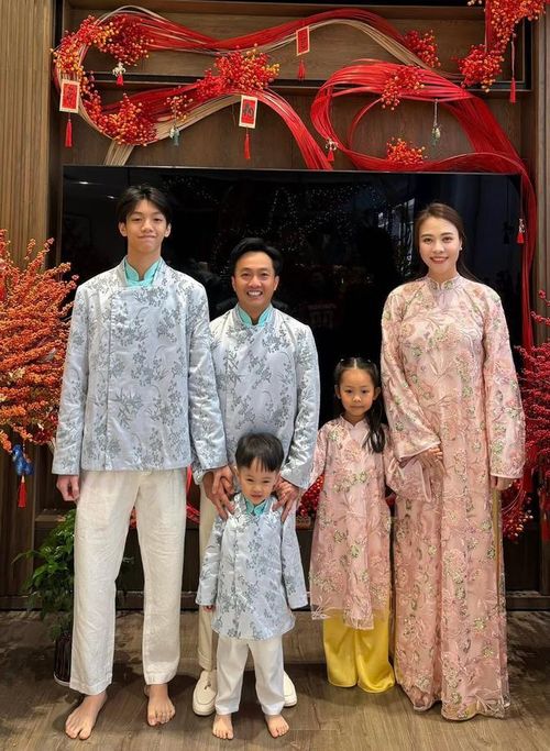 Gia đình nhỏ hạnh phúc của Cường Đô la - Đàm Thu Trang sau 7 năm kết hôn.