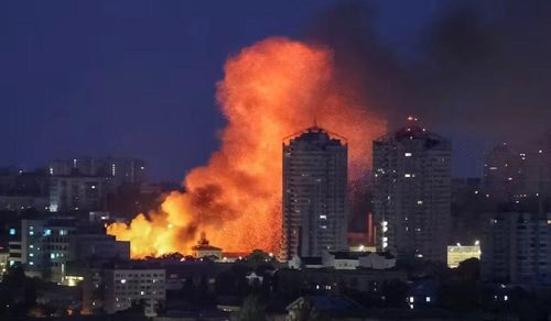 Tuy nhiên, 3 tên lửa diệt hạm, 6 tên lửa đạn đạo, 2 tên lửa hành trình và 17 UAV vẫn đánh trúng 20 mục tiêu, trong khi mảnh vỡ rơi xuống 13 khu vực khác. Kiev cho biết đang tiếp tục xác minh thông tin về 8 tên lửa còn lại.