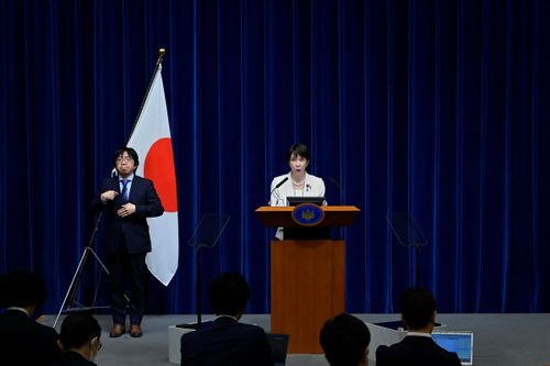 Thủ tướng Nhật Bản Sanae Takaichi tổ chức họp báo tại Văn phòng Thủ tướng sau khi kết thúc kỳ họp bất thường lần thứ 221 của Quốc hội, tại Tokyo (Nhật Bản) ngày 27/7. Ảnh: Reuters.