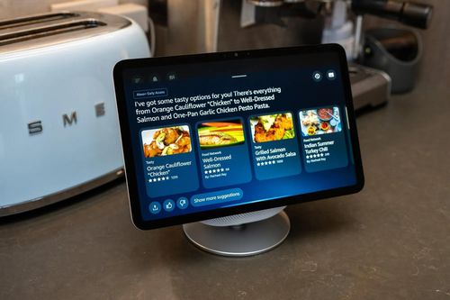 Màn hình thông minh Echo Show từ Amazon. Ảnh: Bloomberg.