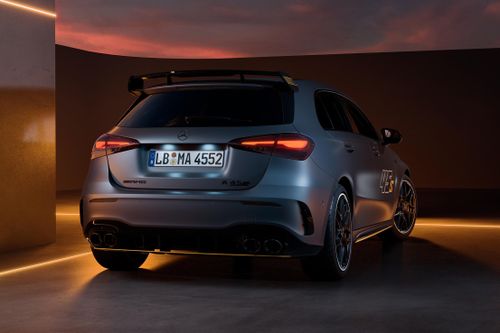  Tại Đức, Mercedes-AMG A 45 S 4MATIC+ có giá khởi điểm từ 73.929 Euro (84.700 USD). Trong đó, tùy chọn Final Edition và AMG Aerodynamics có giá lần lượt là 6.075 Euro (6.960 USD) và 1.964 Euro (2.250 USD). 