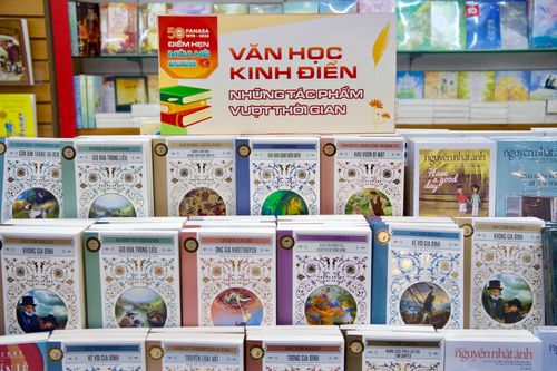 Theo đại diện nhà sách FAHASA Tân Định, các tác phẩm văn học kinh điển vẫn duy trì sức mua tốt trên thị trường.