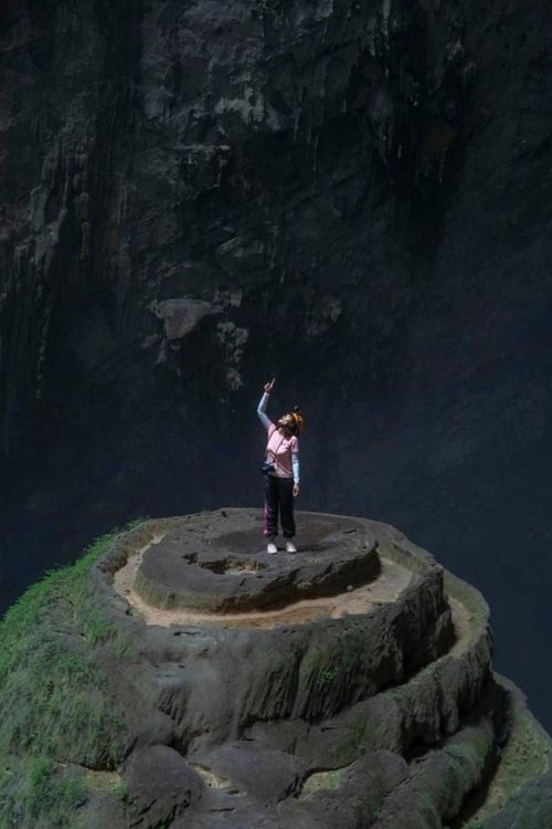  Du khách khám phá hang Sơn Đoòng, hang động lớn nhất hành tinh, nằm trong vùng lõi Vườn Quốc gia Phong Nha - Kẻ Bàng năm 2023. Ảnh: Linh Huỳnh. 