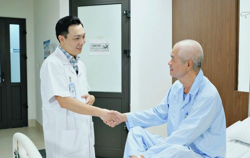 Sau mổ, bệnh nhân hồi phục tốt và được rút ống dẫn lưu sau 2 ngày.