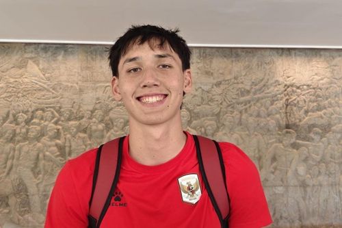 Mitchell Baker sinh ra tại Australia, mang dòng máu Indonesia từ phía mẹ. Ông ngoại của anh quê ở Yogyakarta, còn bà ngoại sinh tại Semarang, tỉnh Trung Java. Sau thời gian sống tại Australia, Baker chuyển sang Mỹ để phát triển sự nghiệp bóng đá. Ảnh: ANTARA.