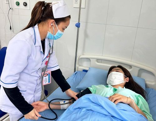 Trên địa bàn tỉnh vừa xảy vụ việc nghi bị ngộ độc thực phẩm liên quan đến bánh mì khiến hơn 80 người phải nhập viện
