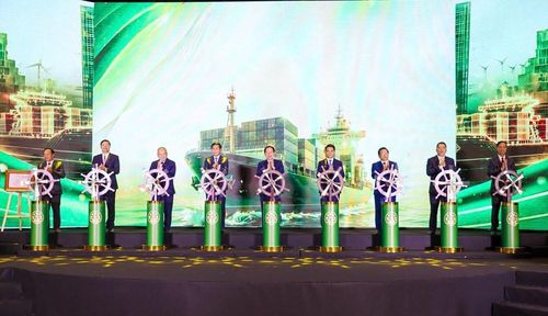 Hội nghị công bố các Quyết định của Thủ tướng Chính phủ về Khu kinh tế và khởi động Khu Thương mại tự do Hải Phòng, với chủ đề “Kiến tạo không gian tăng trưởng mới”. Ảnh: HP