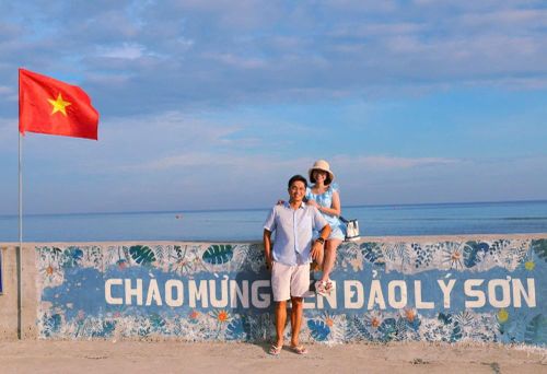 Du khách thích thú trải nghiệm vẻ đẹp biển đảo Lý Sơn, điểm đến hấp dẫn của Quảng Ngãi