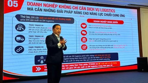 Ông Nguyễn Phúc Khoa, Phó Chủ tịch Hiệp hội Lương thực-Thực phẩm Thành phố Hồ Chí Minh trình bày ý kiến tại hội nghị.
